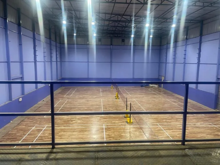 3 Badminton Courts, Teak Wood Flooring – Channawar E Mandir – photo 5