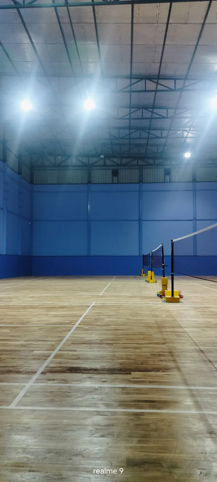 3 Badminton Courts, Teak Wood Flooring – Channawar E Mandir – photo 7